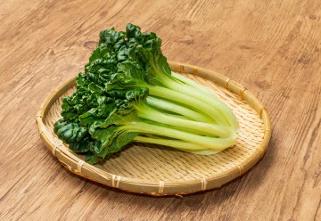 Sklidili jste první zeleninu a záhony zůstávají prázdné? Neváhejte, zasejte znovu a sklízet můžete ještě na podzim. 