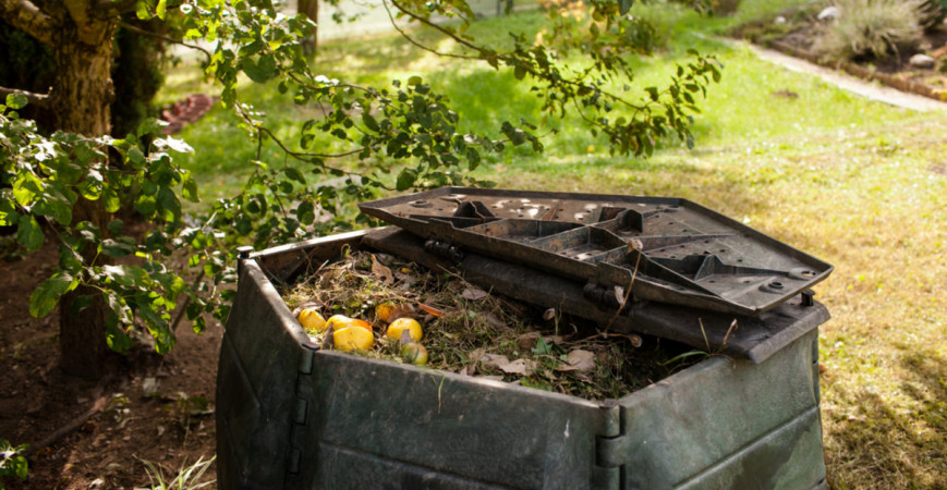 Vyrobte si vlastní hnojivo, zbavíte se spousty zahradního i kuchyňského odpadu